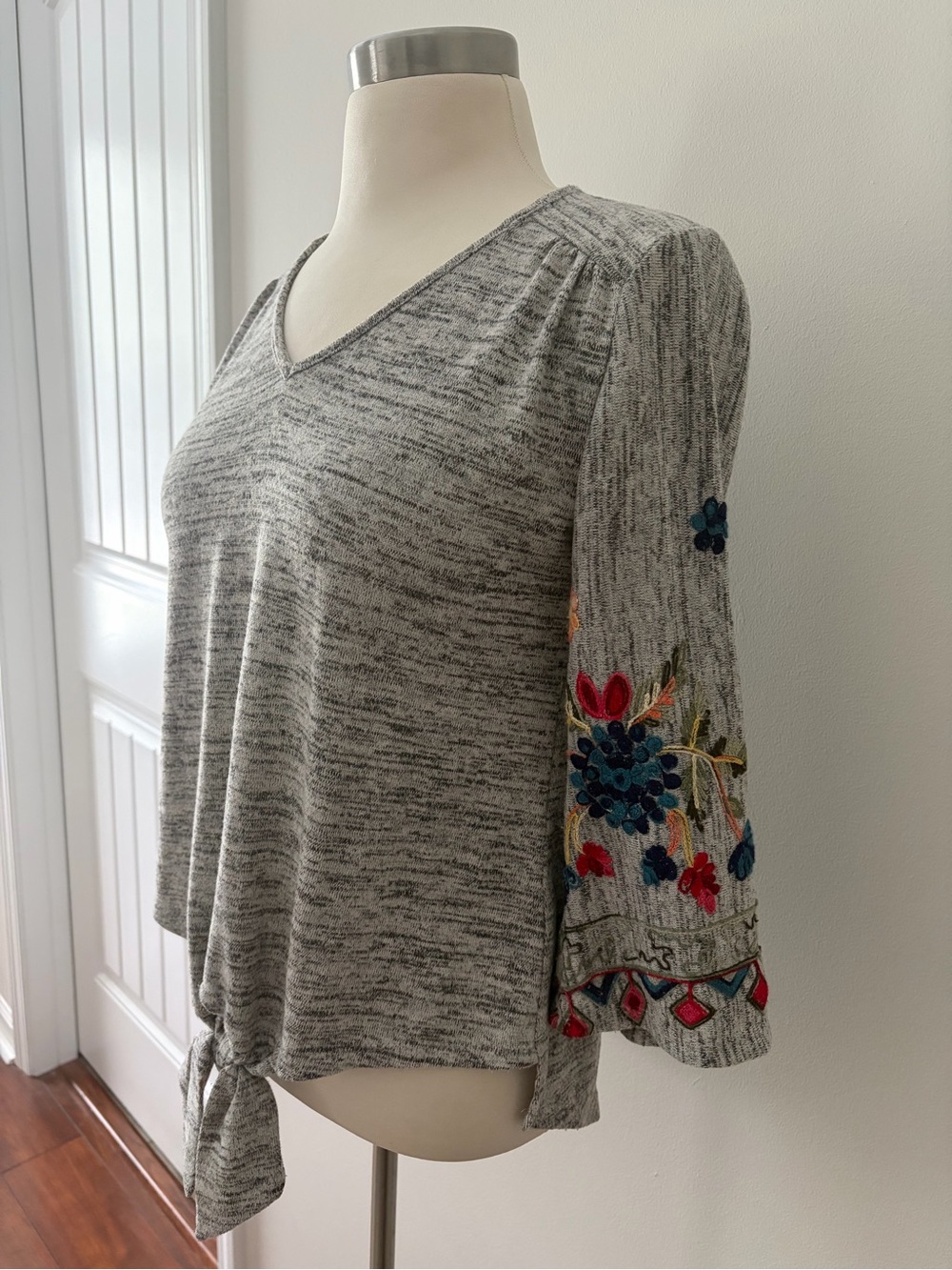 fig and flower Gray Knit V-Neck Tie-Front Top with Colorful Embroidered Sleeves - Picture 4 of 11